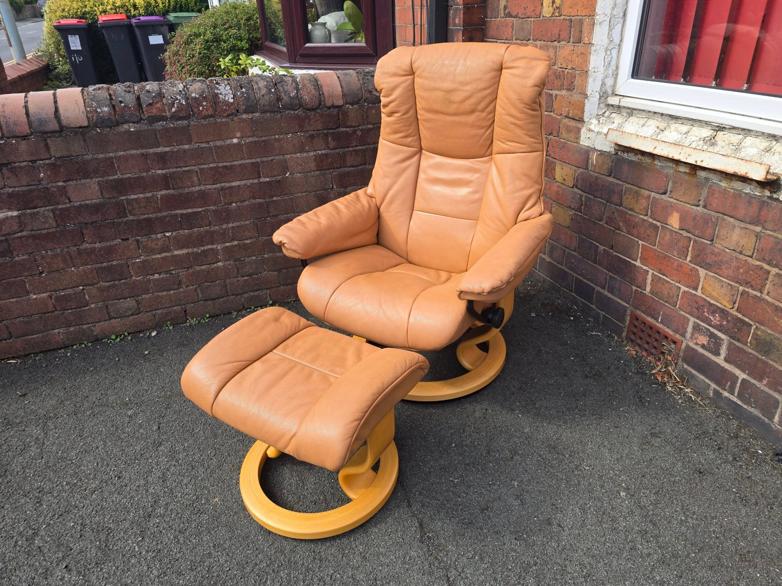 Chair & Stool – Stressless